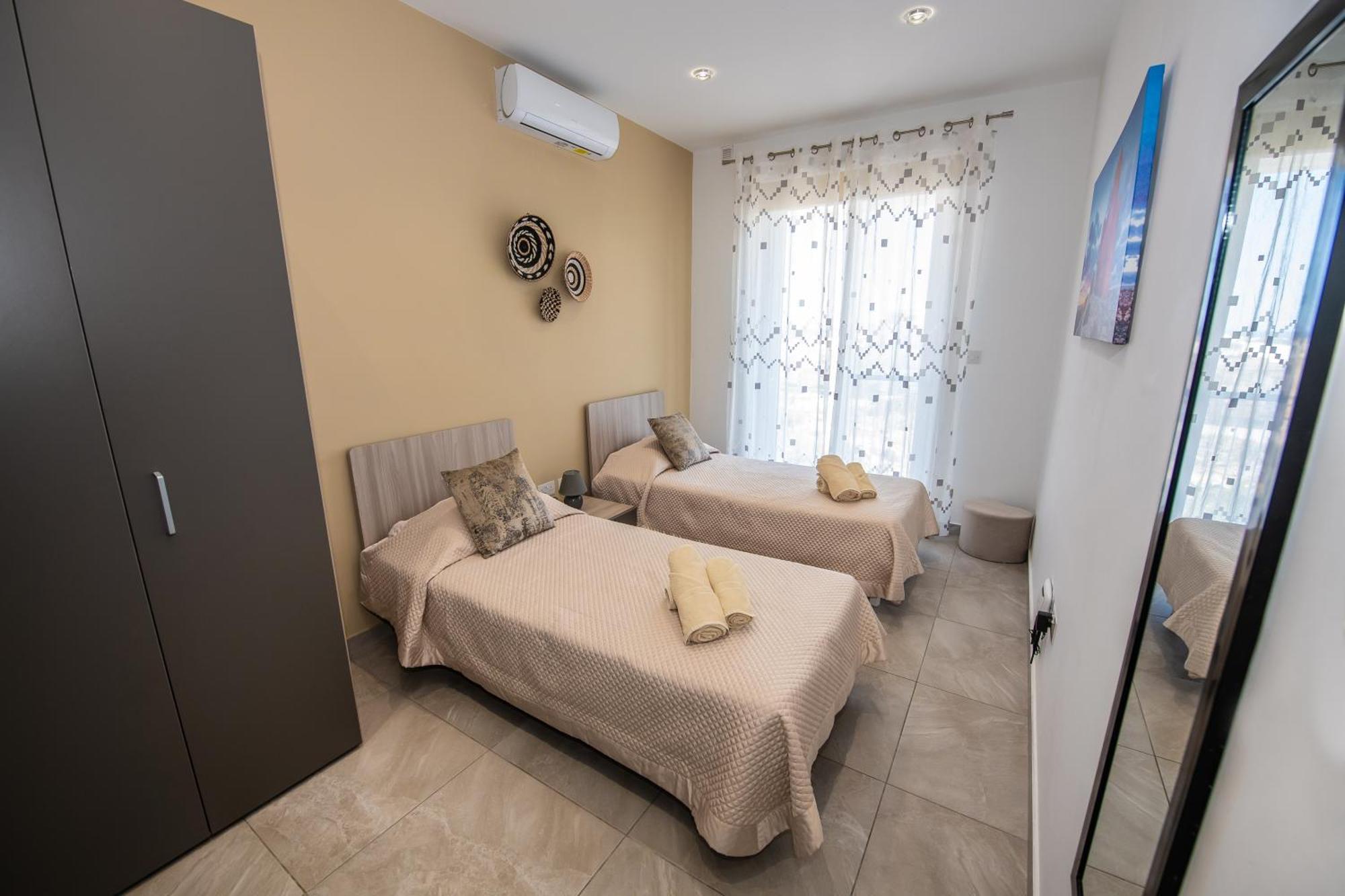 Clifftop Modern Apartment Mellieħa Extérieur photo